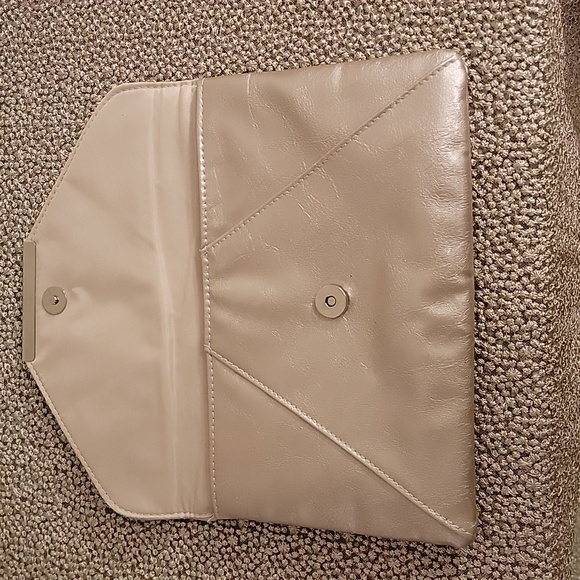 Style & Co Clutch Purse. Silver Hardware. Excellent Condition inside & out. - Picture 3 of 6